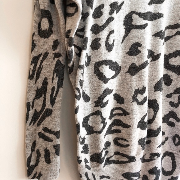 🐆FOREVER 21 LEOPARD PRINT BLOUSE🐆 - Picture 4 of 5